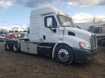  Salvage Freightliner Cascadia 1