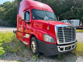  Salvage Freightliner Cascadia 1