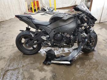  Salvage Kawasaki Zx1002 M