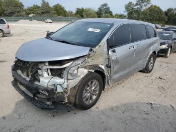  Salvage Toyota Sienna