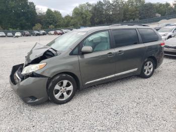  Salvage Toyota Sienna