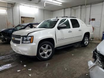  Salvage Chevrolet Avalanche