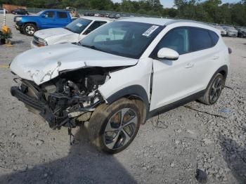  Salvage Hyundai TUCSON