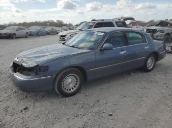  Salvage Lincoln Towncar