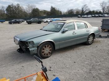  Salvage Lincoln Towncar