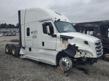  Salvage Freightliner Cascadia 1