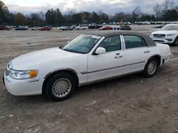  Salvage Lincoln Towncar