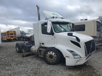  Salvage Volvo Vnr