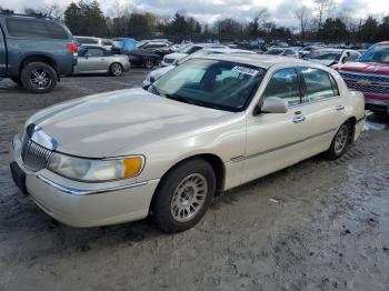  Salvage Lincoln Towncar