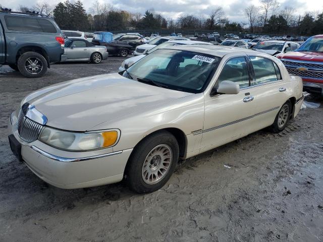  Salvage Lincoln Towncar