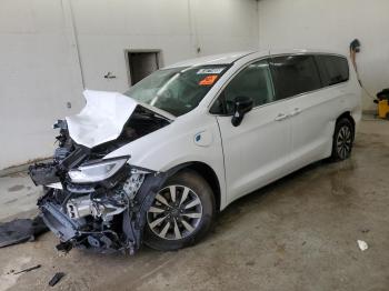  Salvage Chrysler Pacifica