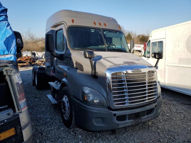  Salvage Freightliner Cascadia 1