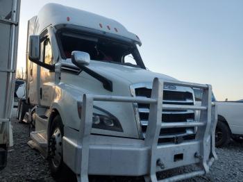  Salvage Freightliner Cascadia 1