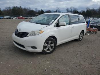  Salvage Toyota Sienna