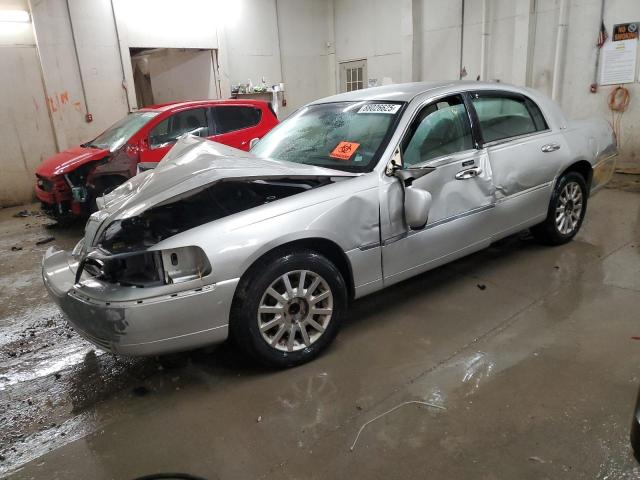  Salvage Lincoln Towncar