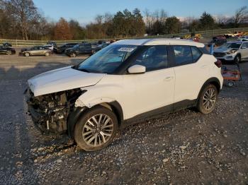  Salvage Nissan Kicks