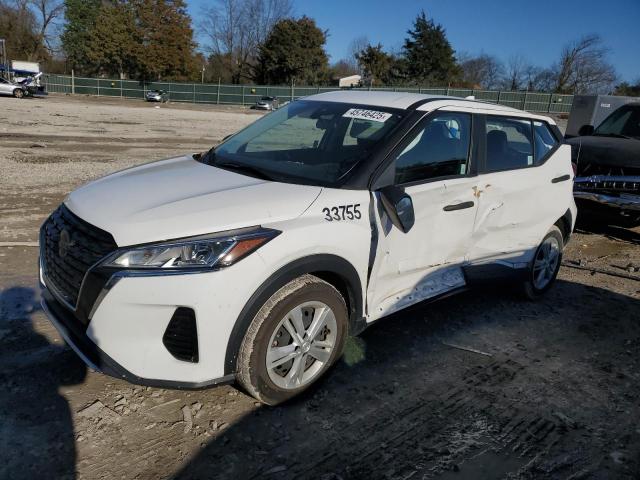  Salvage Nissan Kicks