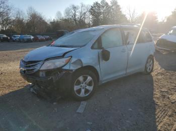  Salvage Toyota Sienna