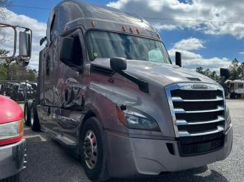  Salvage Freightliner Cascadia 1