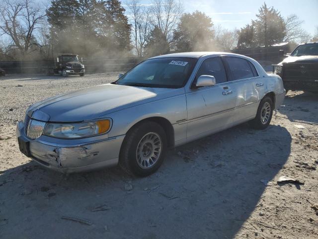  Salvage Lincoln Towncar