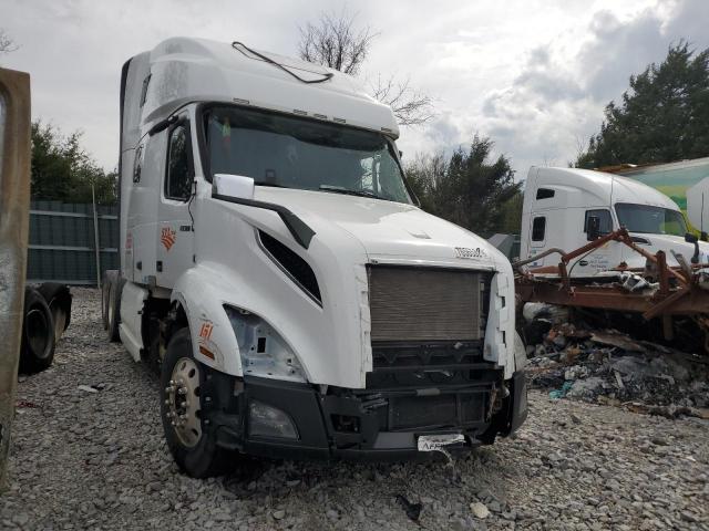  Salvage Volvo Vn
