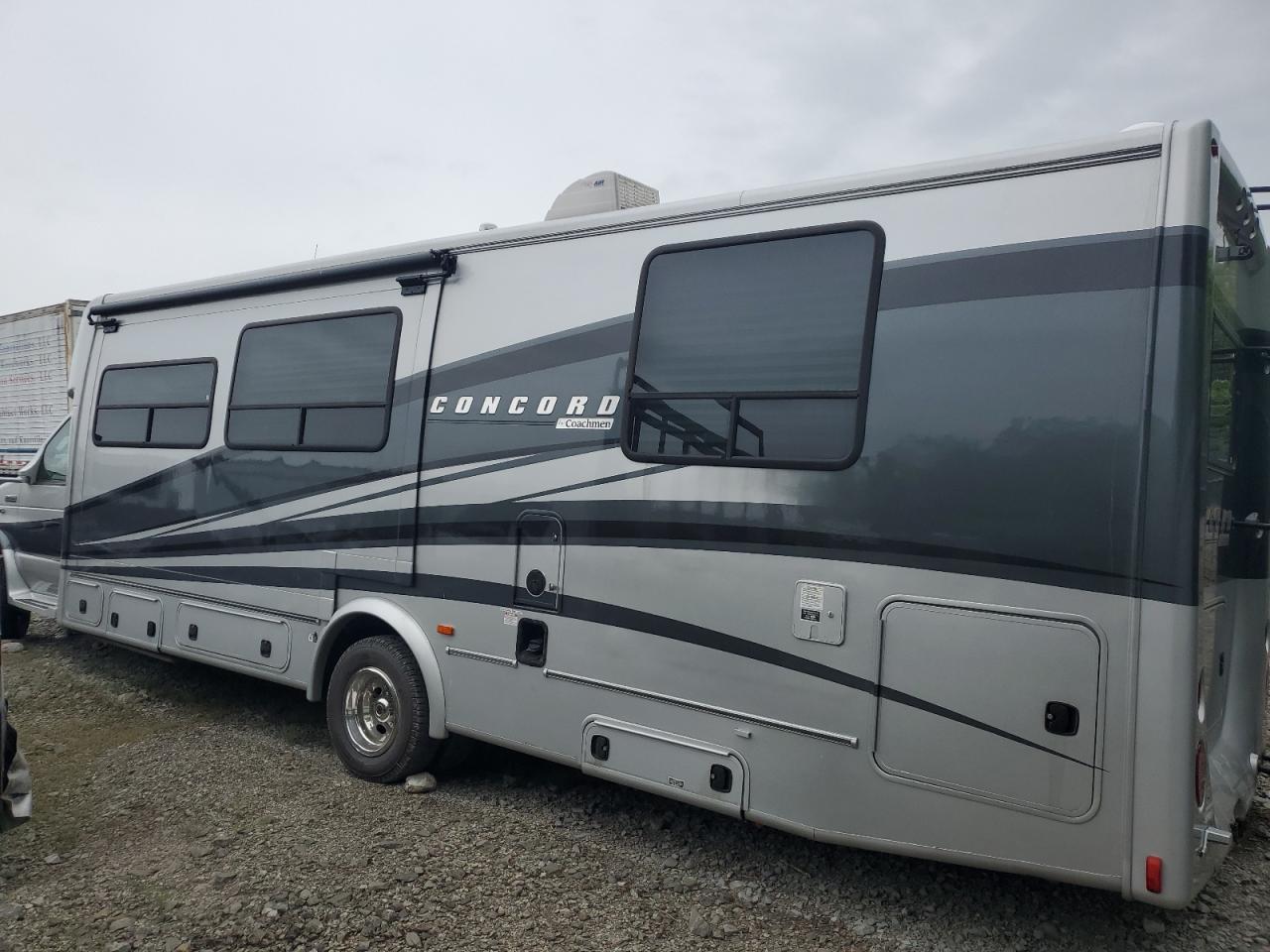 Ford E-450 E450 Super Duty Cutaway Van Image 5