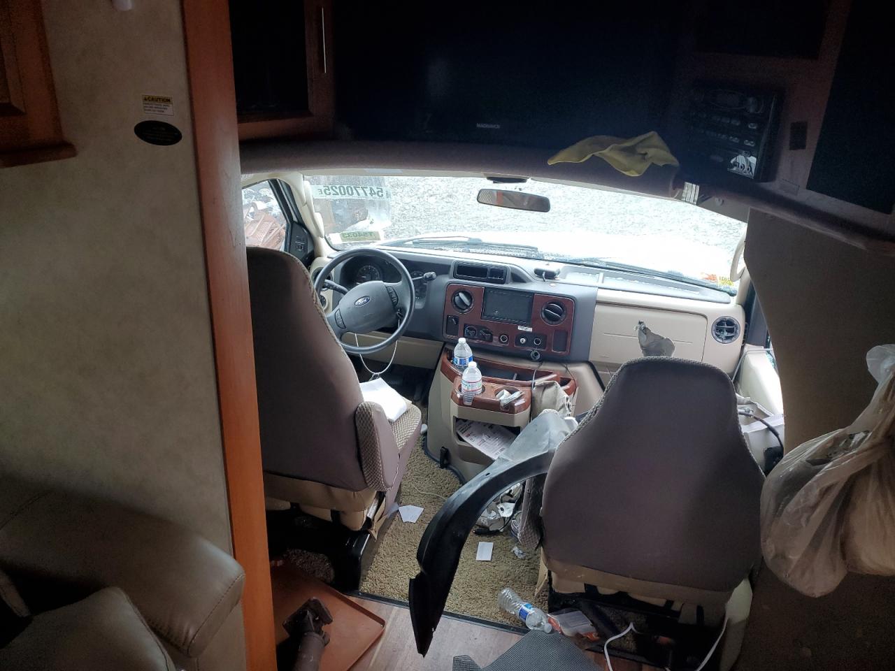 Ford E-450 E450 Super Duty Cutaway Van Image 4