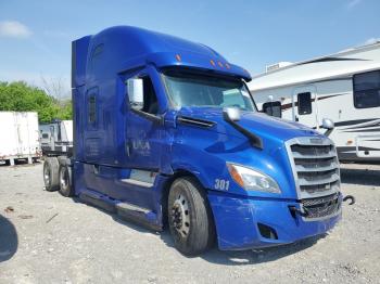  Salvage Freightliner Cascadia 1