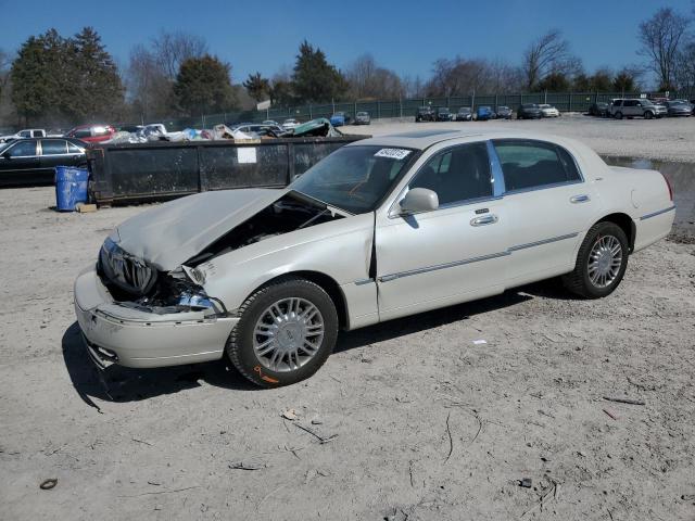  Salvage Lincoln Towncar