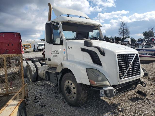  Salvage Volvo Vn