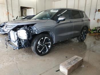  Salvage Mitsubishi Outlander