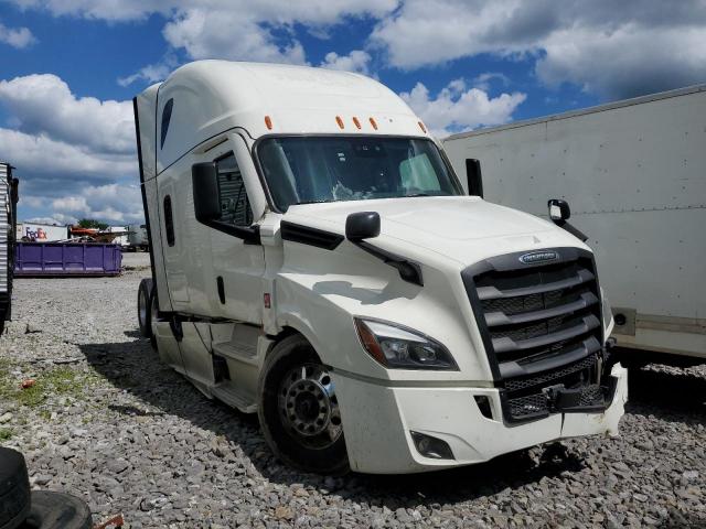  Salvage Freightliner Cascadia 1