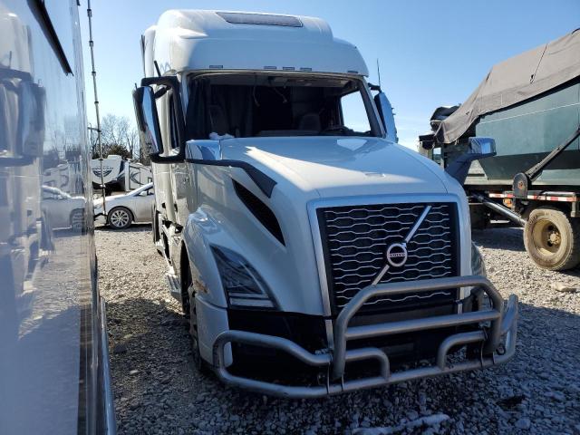  Salvage Volvo Vn