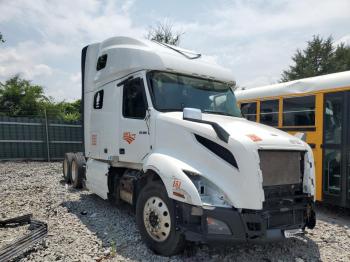  Salvage Volvo Vn