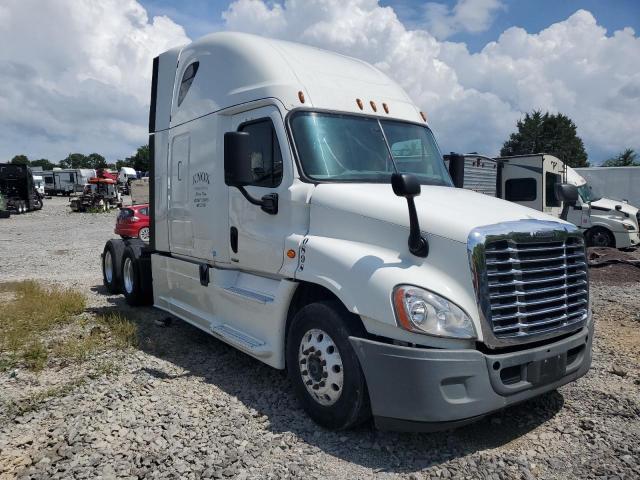  Salvage Freightliner Cascadia 1