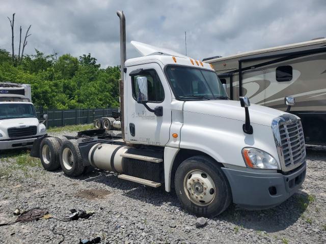  Salvage Freightliner Cascadia 1
