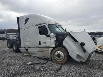  Salvage Freightliner Cascadia 1