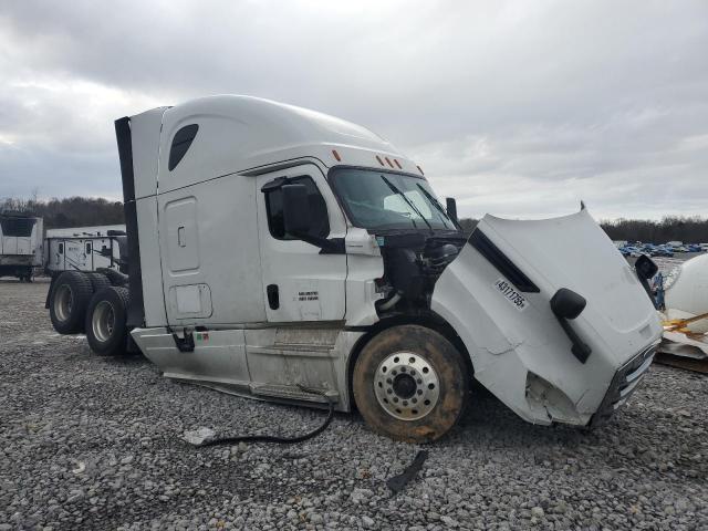  Salvage Freightliner Cascadia 1