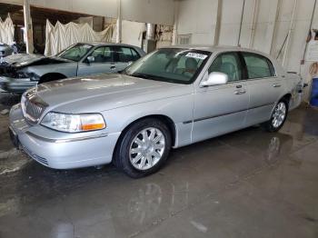  Salvage Lincoln Towncar