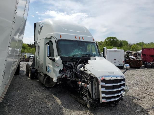 Salvage Freightliner Cascadia 1