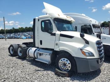  Salvage Freightliner Cascadia 1