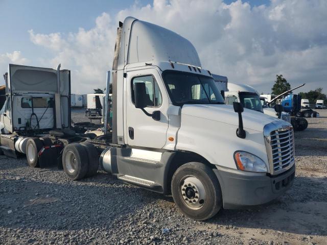  Salvage Freightliner Cascadia 1