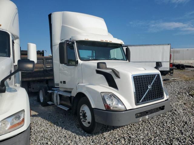  Salvage Volvo Vn