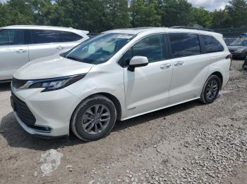  Salvage Toyota Sienna