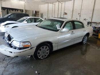  Salvage Lincoln Towncar