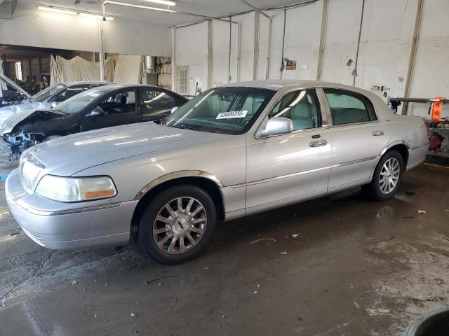  Salvage Lincoln Towncar