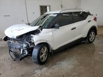  Salvage Nissan Kicks
