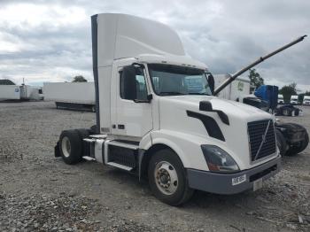  Salvage Volvo Vnl