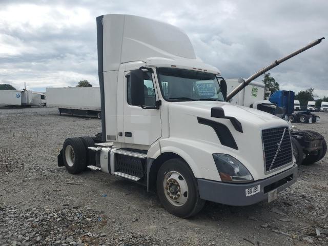 Salvage Volvo Vnl