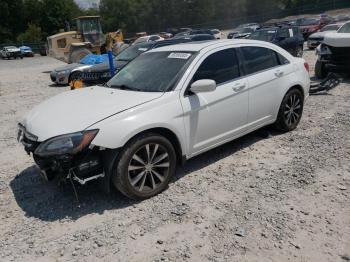  Salvage Chrysler 200